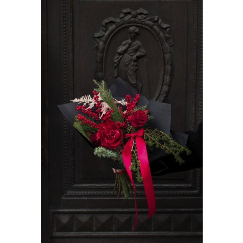 Merry Rouge – eleganter Weihnachtsstrauß in festlichem Rot