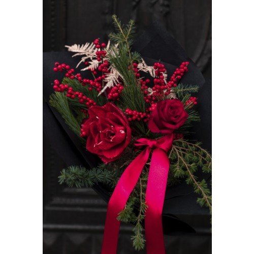 Merry Rouge – eleganter Weihnachtsstrauß in festlichem Rot