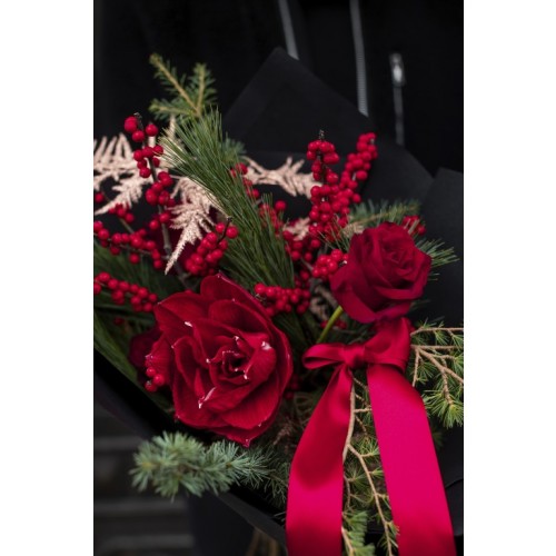 Merry Rouge – eleganter Weihnachtsstrauß in festlichem Rot