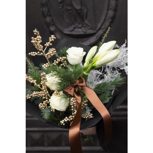 Winter Glow – eleganter Winterstrauß in Weiß & Gold