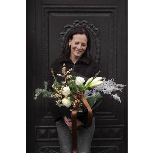 Winter Glow – eleganter Winterstrauß in Weiß & Gold