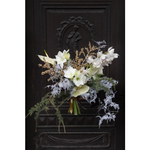 Winter Whisper – exklusiver Winterstrauß in Weiß & Gold