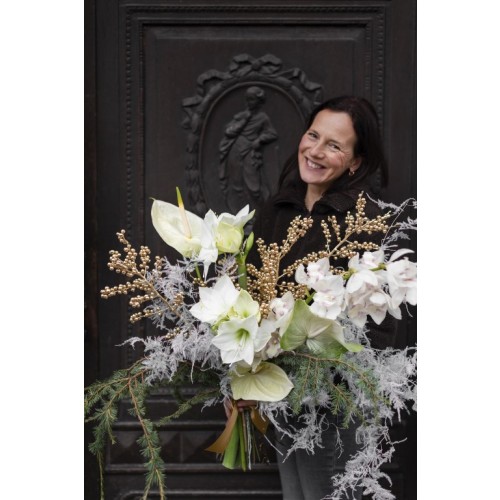Winter Whisper – exklusiver Winterstrauß in Weiß & Gold