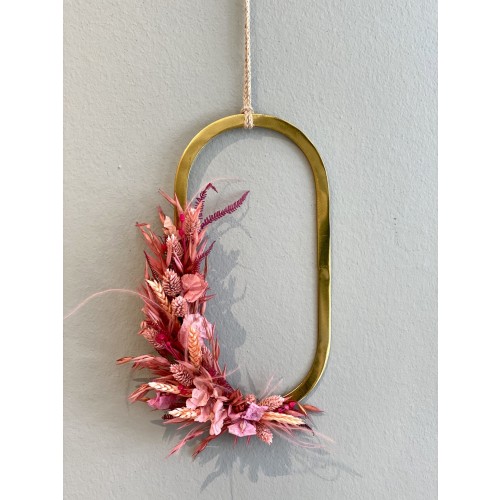 "Pink Beauty" – Trockenblumenkranz gebunden auf goldenem Oval