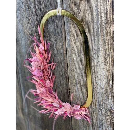 "Pink Beauty" – Trockenblumenkranz gebunden auf goldenem Oval